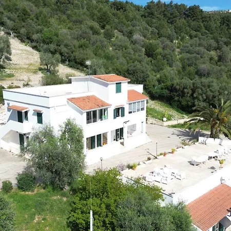 Rafael Дом отдыха Вьесте